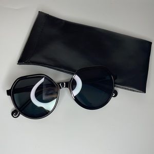 NWOT Women’s Black Sunglasses